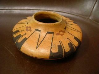Vintage Native American Pottery Vase Pot 4 1/2 " In Diameter Hopi?