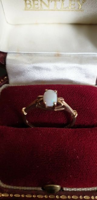 Vintage 9ct 375 Gold & White Opal Ring Size K 0.  50ct
