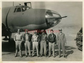Wwii Photo - 17th Bomb Group - B - 26 Bomber Plane Us Airmen Crew Group Shot - 2