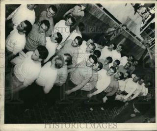 1944 Press Photo Captured German Submarine Crewmen Are Marched Off To Internment