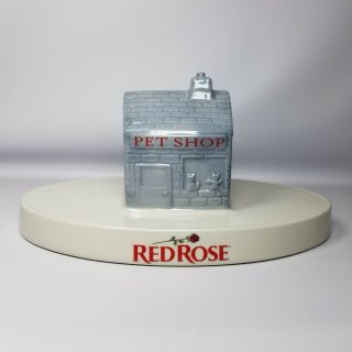 Wade Red Rose Pet Shop Display Stand