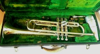 Vtg.  1929 C.  G.  Conn Ltd.  2 B Silver Plated Trumpet With Gold Bell,  Plus