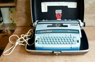 Vtg Electric Typewriter Smith - Corona Coronet 12 Blue