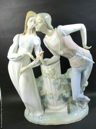 Vintage Large 17 " Romeo & Juliet 4750 Lladro Porcelain Figurine With Flower