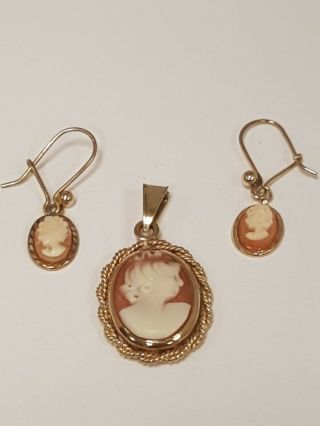 (1) 9ct Gold Vintage Cameo Pendant And Earrings
