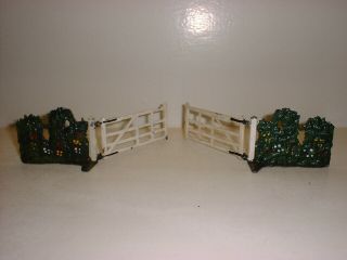 Britains Lead Farm - Two Hedges With Field Gates