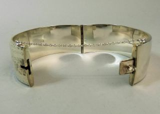 VINTAGE STERLING SILVER ENGRAVED HINGED CUFF BANGLE BIRM.  1957 - 55 GRAMS 3