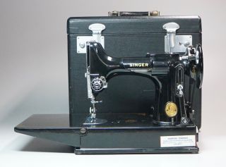 Vintage 1947 Singer Featherweight 221 Sewing Machine Case Keys Accessories