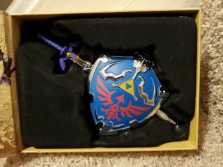 Master Replicas Legend of Zelda Twilight Princess Sword & Shield 1/6 scale 3