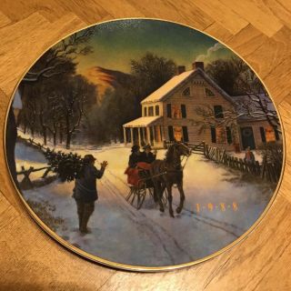 Avon “home For The Holidays” 1988 Christmas Decorative Plate Porcelain 22k Gold