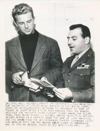 Sterling Hayden Receiving Ww2 Silver Star 1946 Press Photo Marines Vv