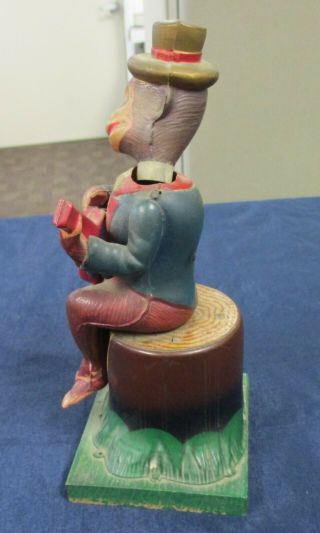 VINTAGE CELLULOID & TIN LITHO WIND UP MONKEY ON A STUMP PLAYING GUITAR 2