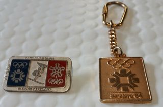 Sarajevo 1984 Winter Olympic Games Closing Ceremony Official Pin & Keychain