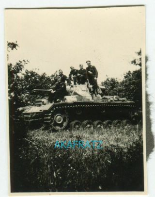 German WW2 Photo,  Panzer III Commander ' s Tank with Crew and Insignia 2