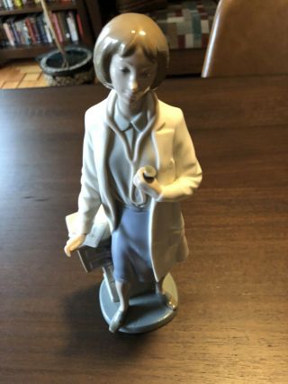 Nao / Lladro Porcelain Lady Doctor Figurine 13 "