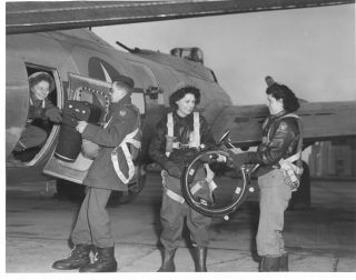 Waac Air Crew A - 2 Jackets Aerial Cameras Into B - 17 Plane Wwii Photo