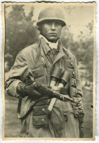 German Wwii Archive Photo: Airborne FallschirmjÄger Soldier