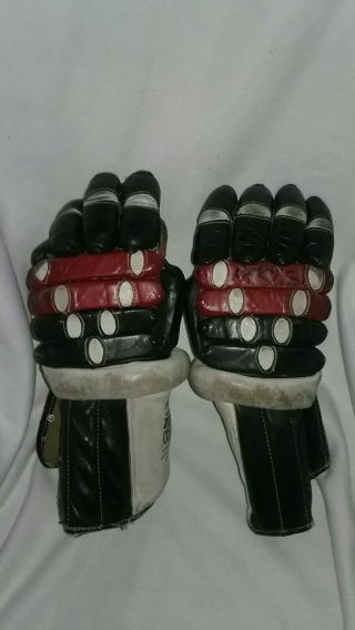 Vintage hockey gloves BOBBY HULL Pro 800 autograft model Plus 