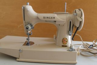 Vintage Singer 221k Featherweight Sewing Machine Tan / Beige Case Great Britain