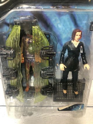 The X - Files Agent Dana Scully and Alien Pod Action Figures Series 1 2