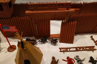 VINTAGE MARX FORT APACHE WESTERN PLAYSET TONS FIGURES ACCESSORIES 3