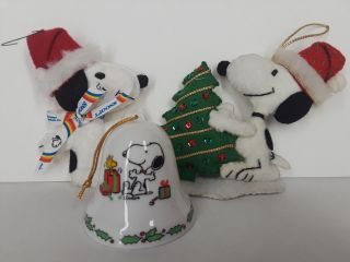 Vintage Peanuts Christmas 1977 Ceramic Bell Two Snoopy Sewn Ornaments
