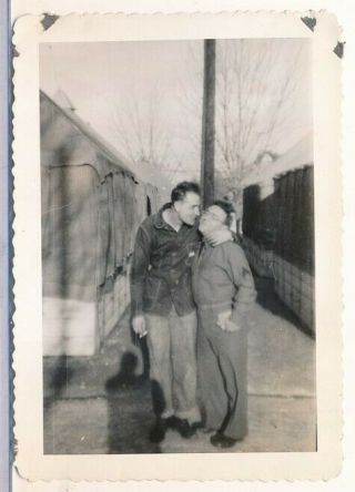 Camp Shelby Orig 1942 Ww2 Photo 2 Affectionate Soldiers Love Birds Gay Interest