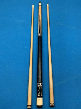 Vintage Mcdermott C17 Cue With Two Shafts