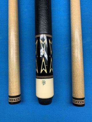 Vintage McDermott C17 Cue With Two Shafts 2