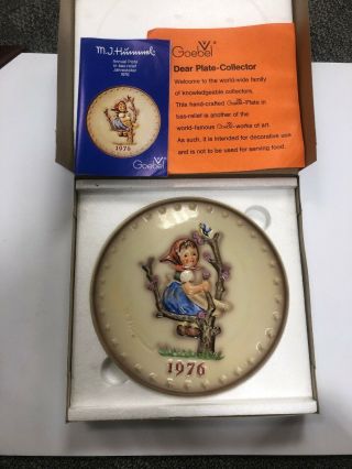 M.  J.  HUMMEL Goebel 1976 Annual Plate In Bas Relief W/ Box & Papers 2