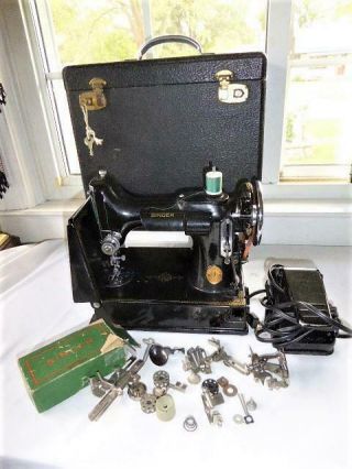 Vintage 1933 Singer Featherweight 221 Sewing Machine W Case Attachments