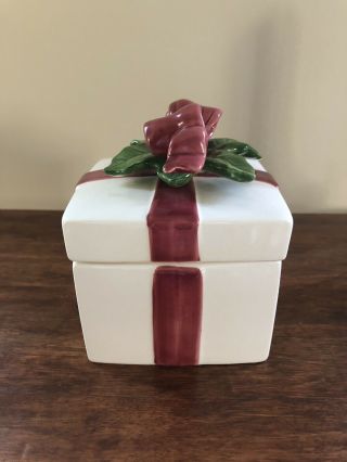 Vintage FF Fitz & Floyd Christmas Present Gift Trinket Box w Bow Storage Ceramic 3