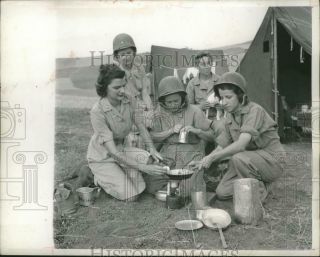 1943 Press Photo US Army Nurse ' s,  Evacuation Field Hospital at Sicily Front 2