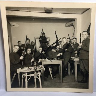 German Ww2 Photo Soldiers In Mauser Battle Rifle Cleaning Frenzy T52