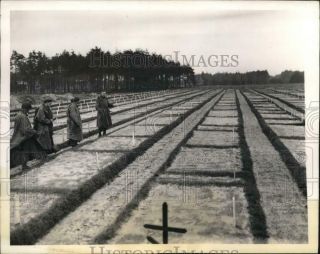 1935 Press Photo Russian Prisoner Of War Graves At German Stalag326 - 6k