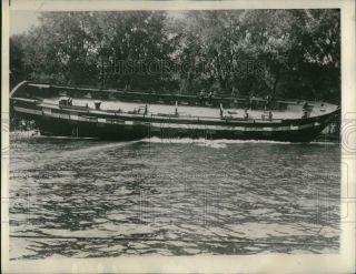 1943 Press Photo The 20 - Gun Flagship,  Niagara Gets Stuck In The Mud At Erie,  Pa
