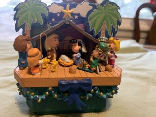 Hallmark Peanuts Snoopy Charlie Brown Nativity Christmas Music Box