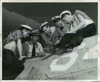 1942 Press Photo French Soldiers Study A Pby,  Us Naval Station,  Jacksonville Fl