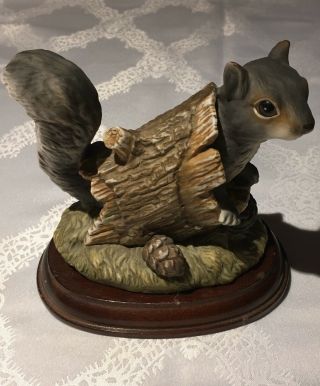 Home Interiors - Homco 1986 Masterpiece Porcelain Figurine Squirrel In Log Signed