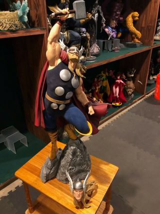 Sideshow Marvel Thor Exclusive Premium Format Figure Statue
