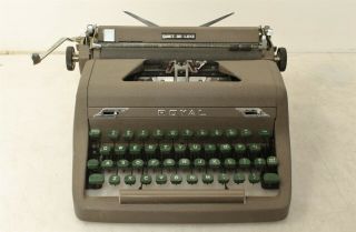 Vintage Royal Quiet Deluxe Typewriter 1950 