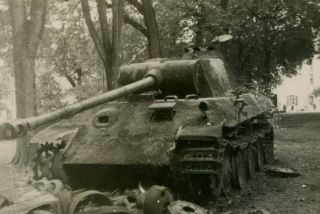 photo of a knocked out Panther tank with Diamond shaped zimmeret 2