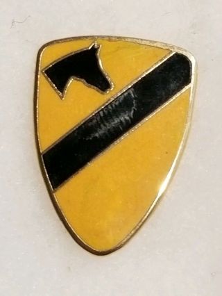 Wwii Us Army 1st Armor Cavalry Division Di Badge Pin Crest