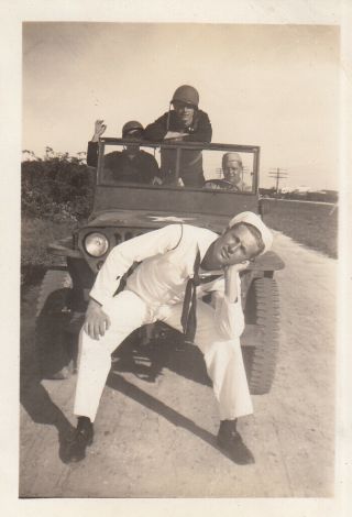 Wwii Snapshot Photo Us Navy Sailor On Bumper Of Us Army Jeep 43