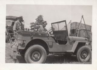 Wwii Snapshot Photo Us Army Gi Driving Willys Jeep 35