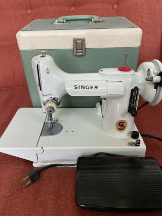 Vintage Singer Featherweight White 221 221k Sewing Machine