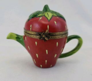 Strawberry La Gloriette Peint Main Limoges Porcelain Trinket Box 2.  5 Inches Tall