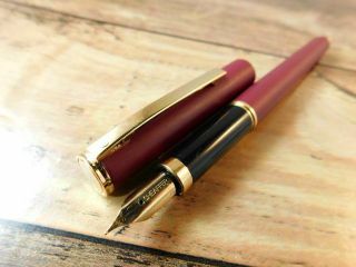 Good Sheaffer Fountain Pen Vintage Burgundy Black Gold Made In Usa