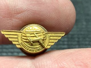 United Airlines 100,  000 Miles Vintage Wings Service Award Pin.