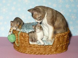 1991 Lesley Ann Ivory Musical Cat & Kittens In Basket